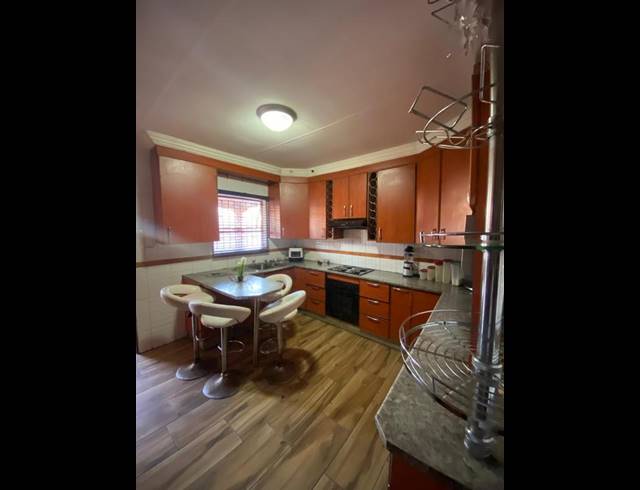 5 BEDROOM HOUSE FOR SALE IN SESHEGO 9A